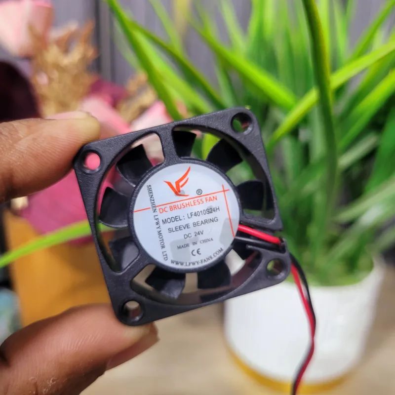 24V 1.5 Inch DC Brushless Cooling Fan 0.15A Sleeve Bearing LF4010S24H
